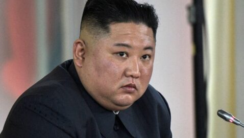 Ким Чен Ын со слезами извинился за то, что не смог улучшить жизнь северокорейцев
