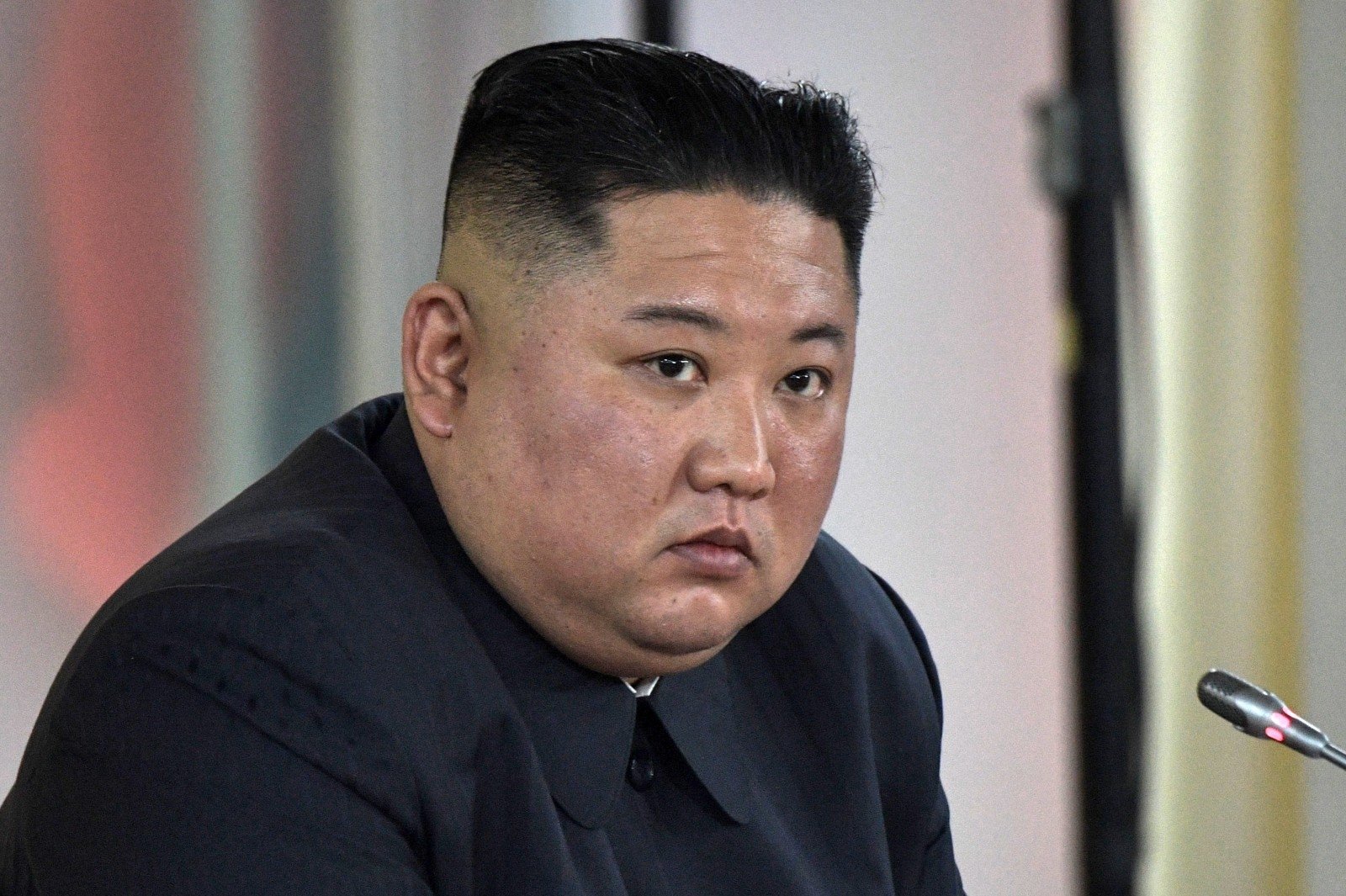 Кім Чен Ин зі сльозами вибачився за те, що не зміг поліпшити життя північнокорейців