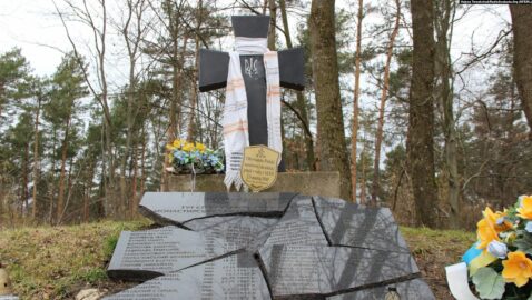 Зеленский обсудил с Дудой восстановление могилы УПА в Польше