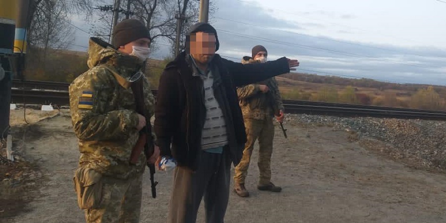 Под Харьковом пьяный украинец в шлепанцах пытался попасть в Россию