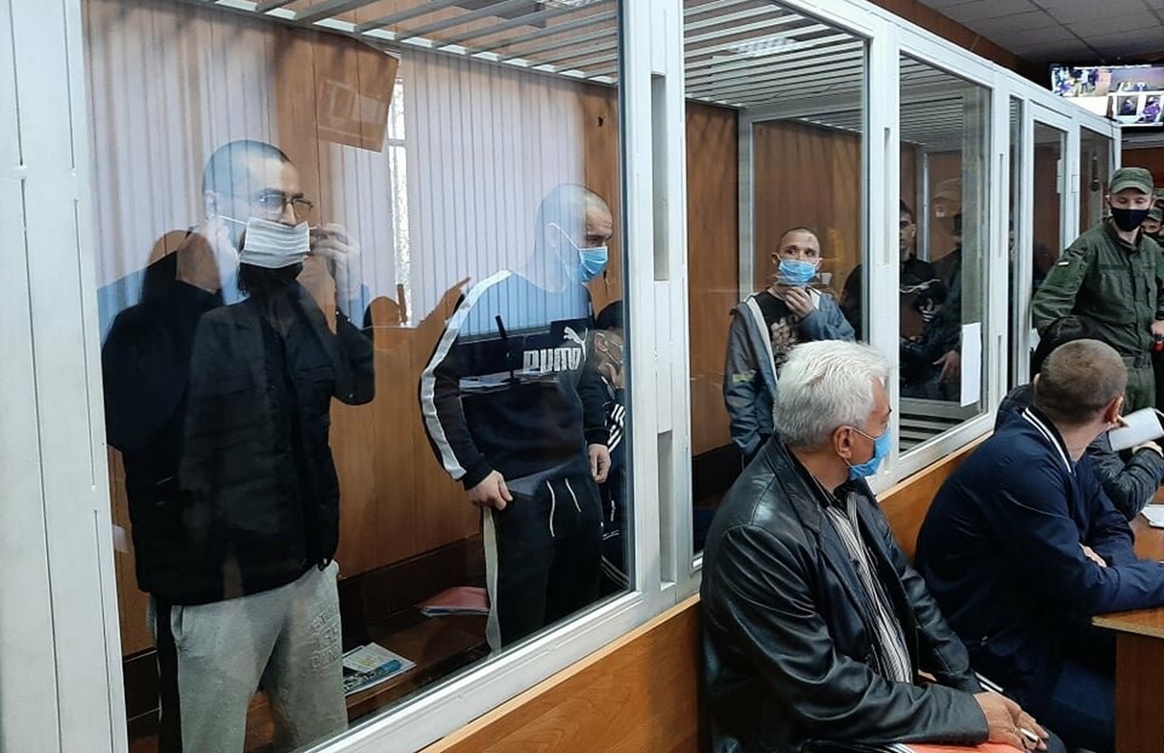Під час суду в Одесі семеро арештантів порізали вени