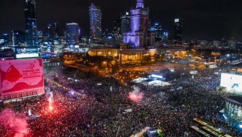 Протести в Польщі: вимоги відставки уряду, фаєри, напади націоналістів