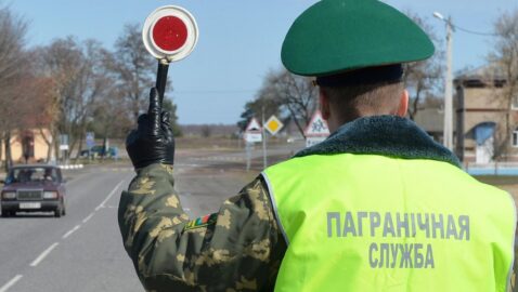 Украинцев не впускают в Беларусь из-за протестов