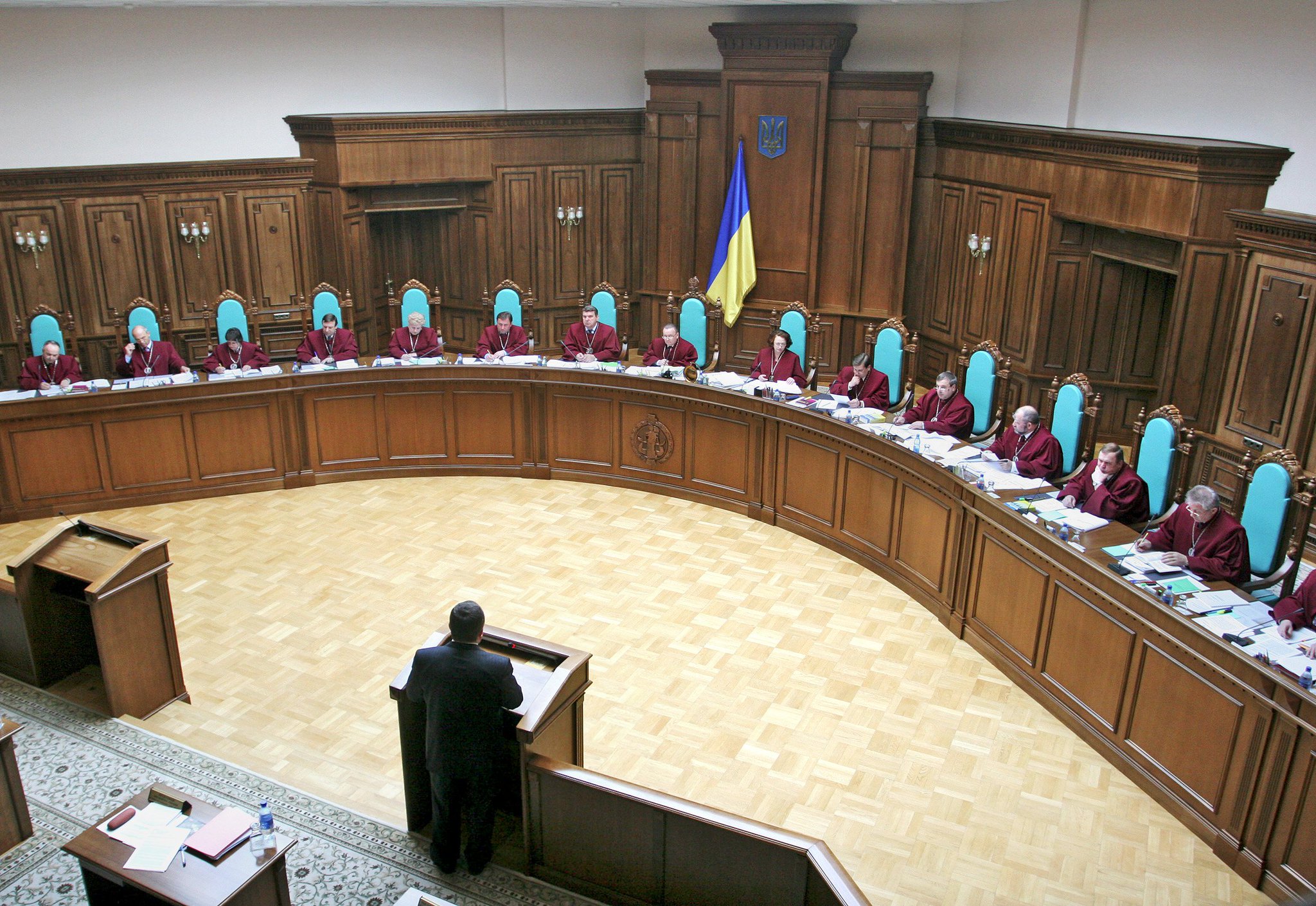 Судьи пожаловались Зеленскому на активистов, которые хотят отправить их в Ростов