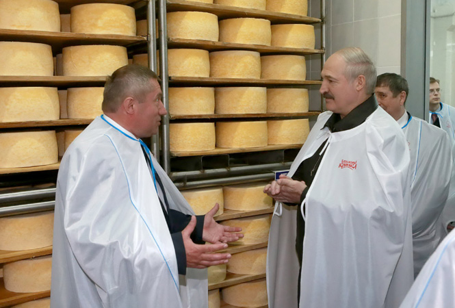 Лукашенко назвал сыр хорошим лекарством от COVID-19