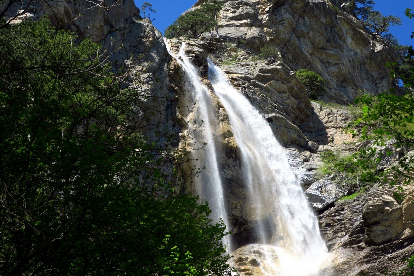 Самый высокий водопад крыма название. Водопад Учан-Су Крым. Водопад Учан-Су в Ялте. Учан-Су — самый высокий водопад Крыма.. Учал Су водопад Ялта.