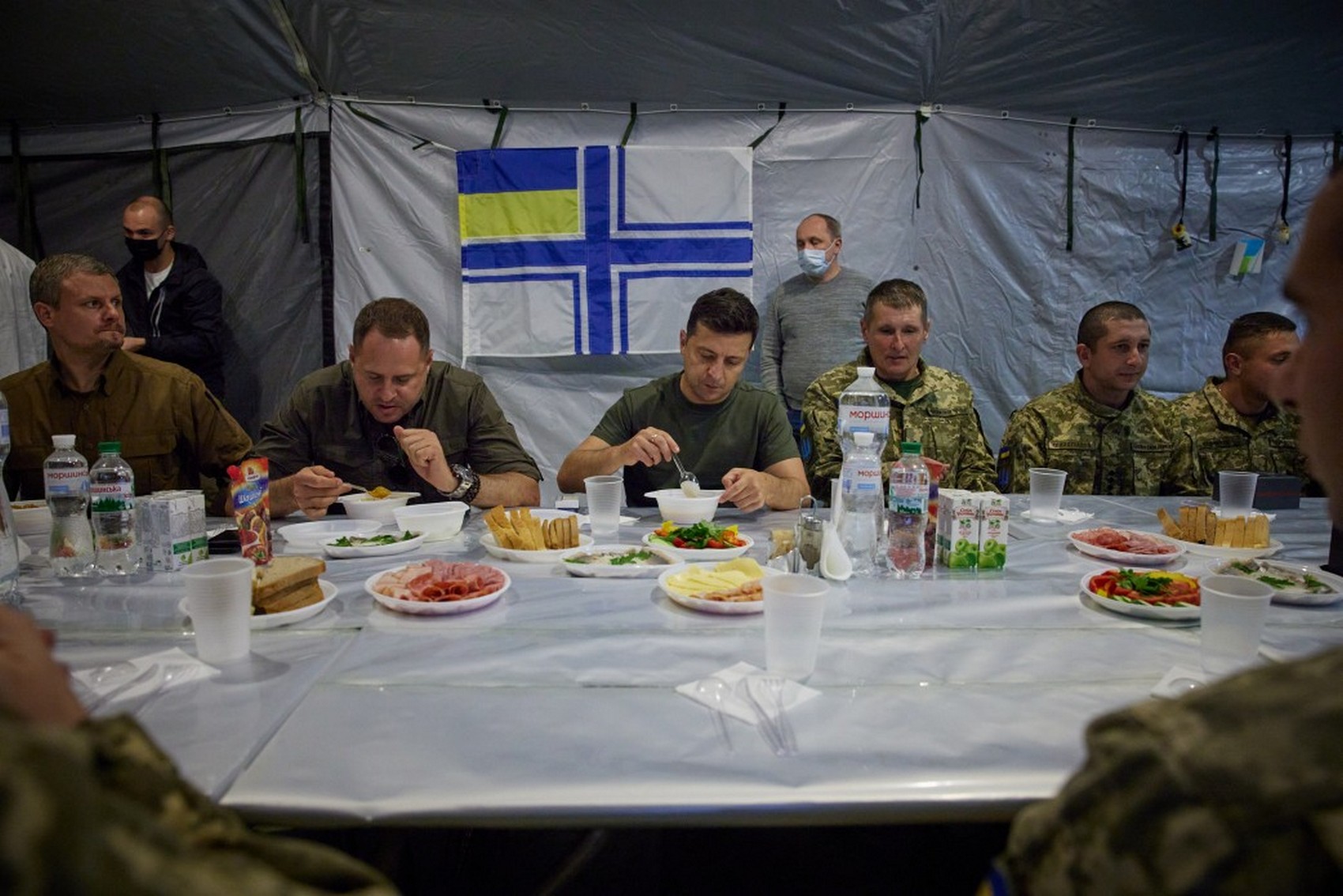 Геращенко возмутилась фото из ОП: Зеленский ест, военные голодают