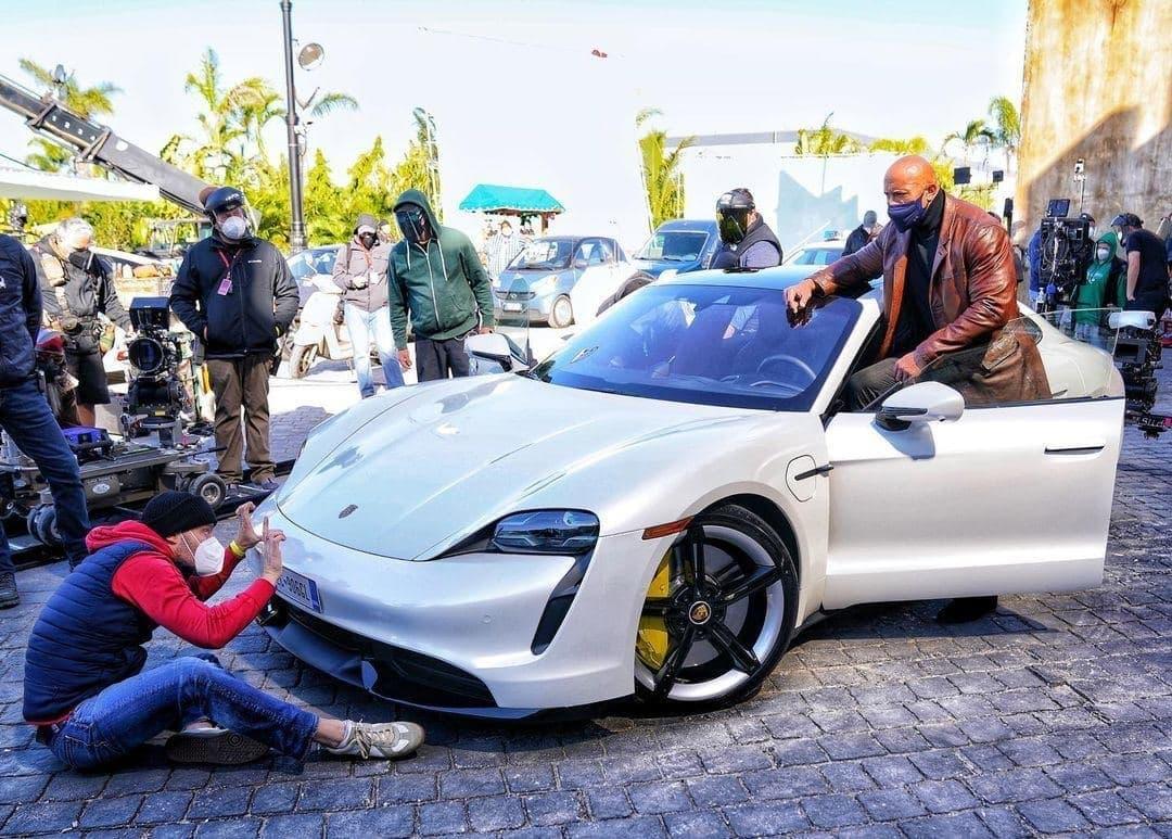 Дуэйн «Скала» Джонсон не смог влезть в Porsche на съемках фильма