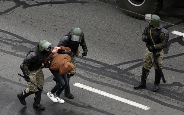 Протесты в Беларуси: правозащитники сообщают о задержании более 1 120 участников - 4 - изображение