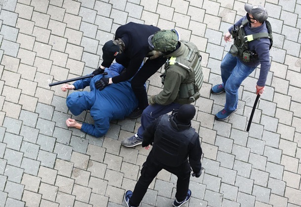Протесты в Беларуси: правозащитники сообщают о задержании более 1 120 участников - 1 - изображение