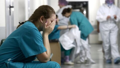 «Не тревожьте врачей, умирайте дома». Эксперт Минздрава обратился к «атеистам COVID-19»