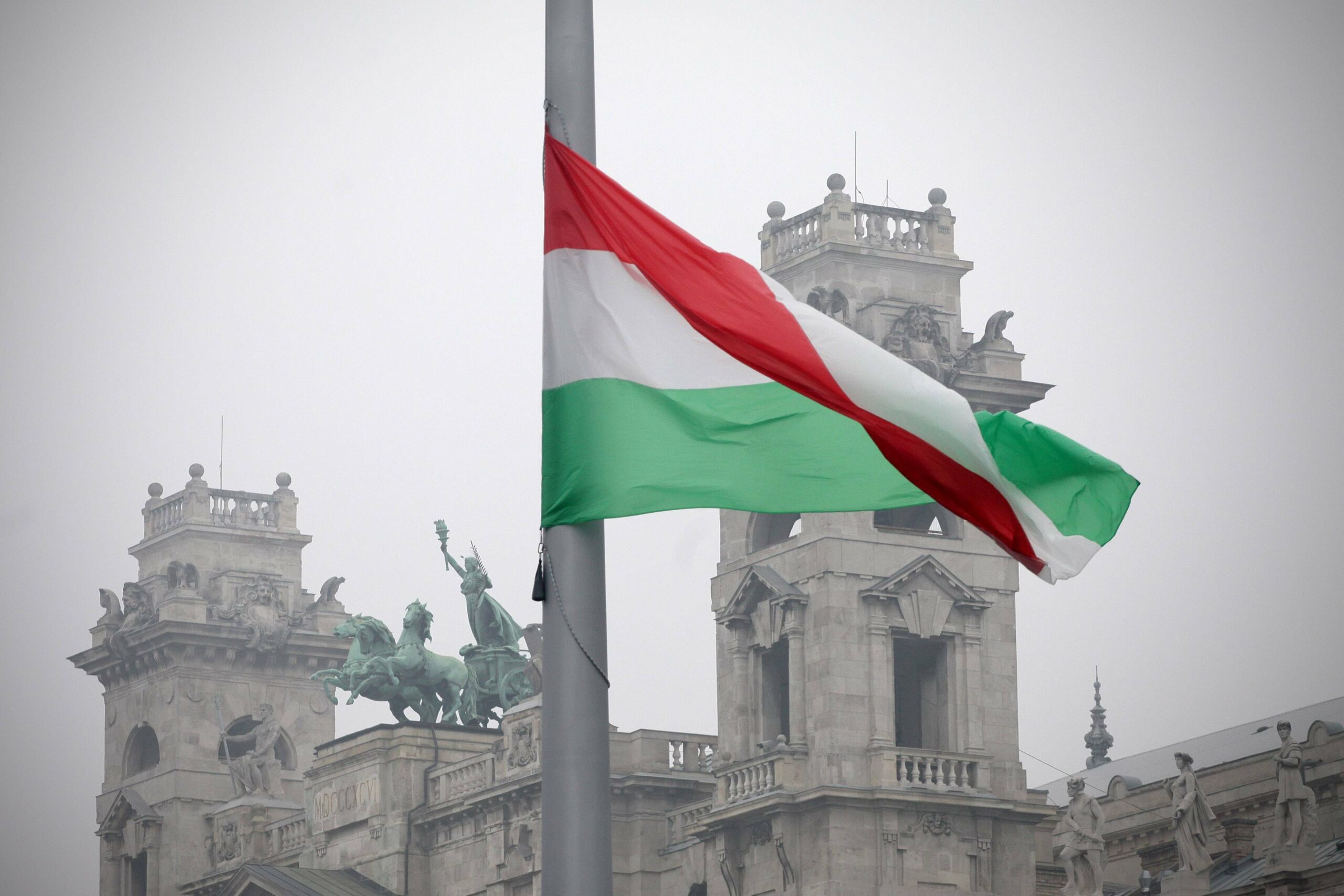 Венгрия обсуждает, чем ответить Украине на запрет въезда ее чиновнику