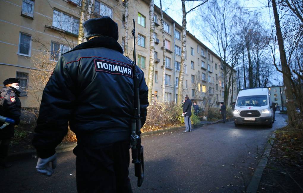 Захоплення дітей в Петербурзі: чоловіка умовили здатися поліції