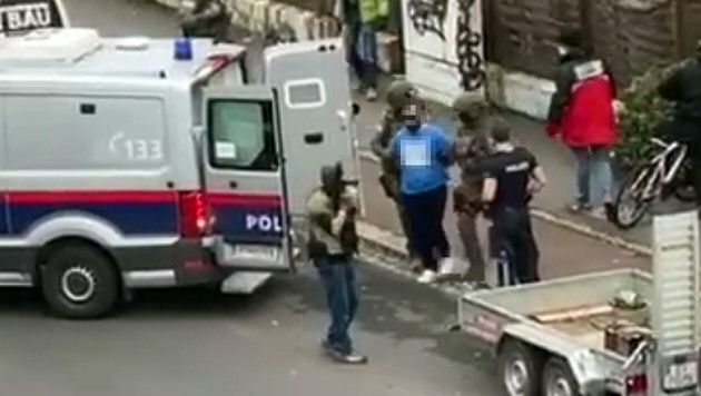 Теракт в Вене: подозреваемого задержали в 180 км от города