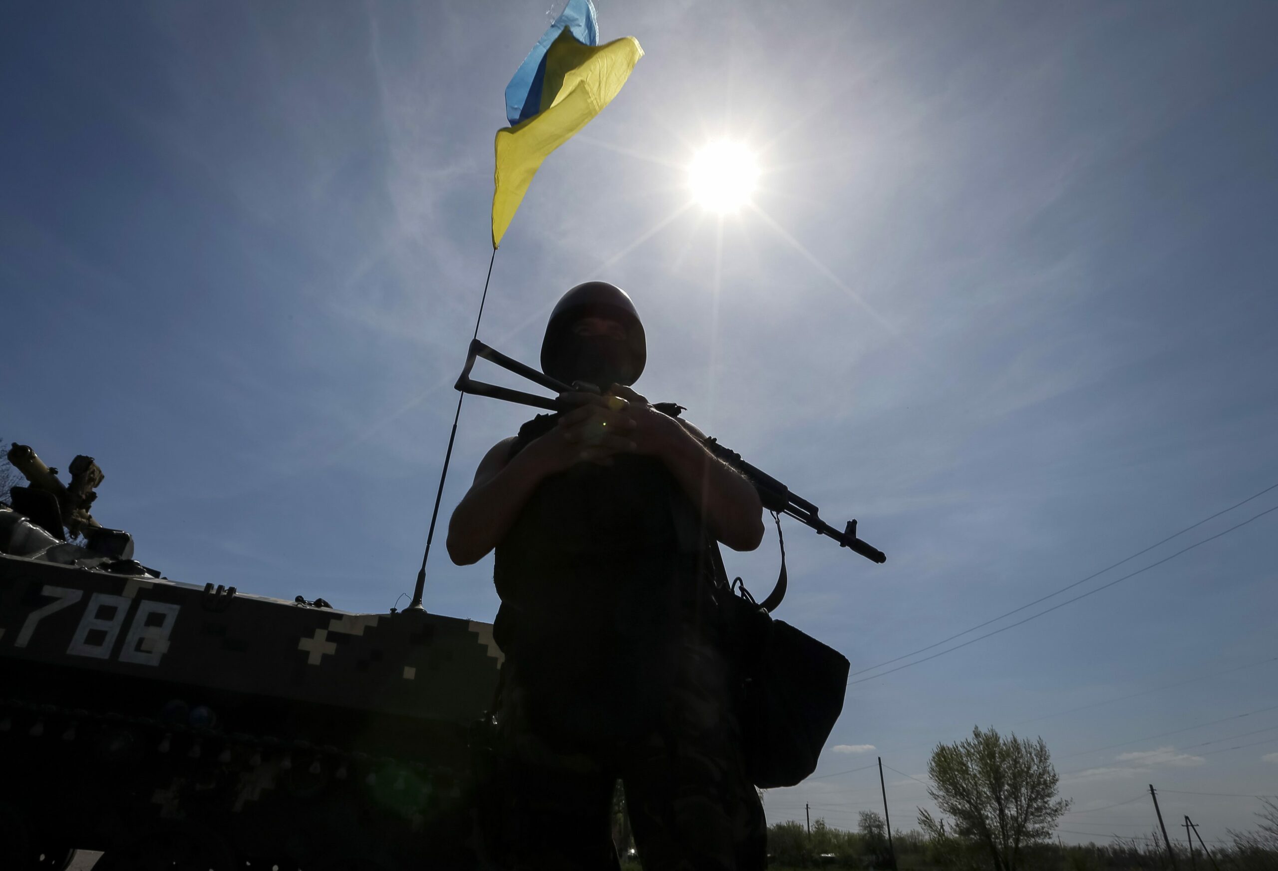 Обстріли на Донбасі: від кулі снайпера загинув військовий