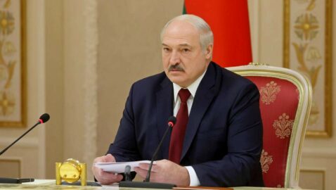 Лукашенко о непризнании себя президентом: «Чья бы корова мычала, а Зеленского молчала»
