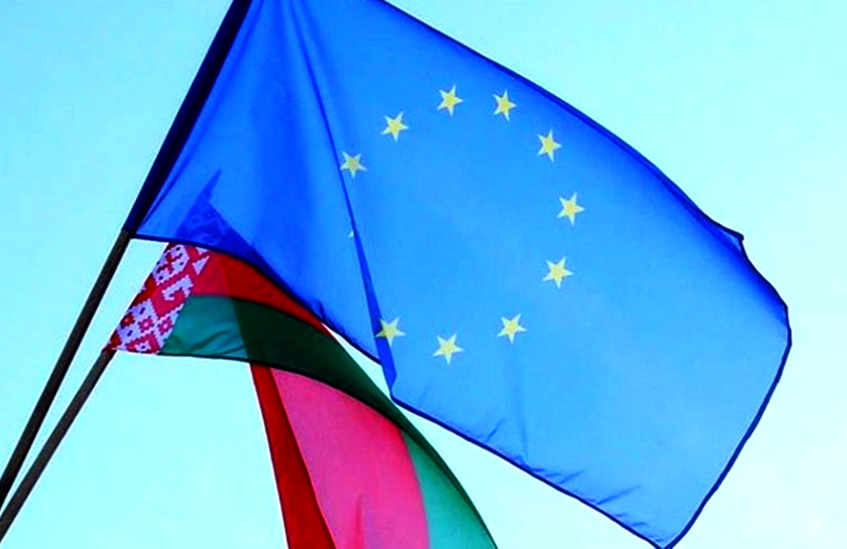 Западные страны беларусь. Беларусь и Европейский Союз. Белоруссиямфлаг Евросоюз. Флаг ЕС И флаг Белоруссия. Беларусь 2020 флаг ЕС.