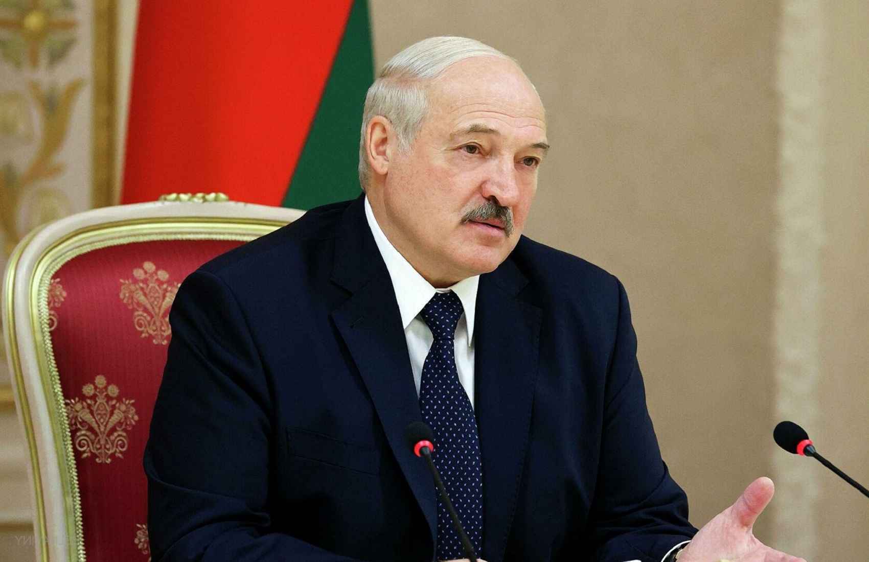 Лукашенко: не візьмуть вони Білорусь тепленькою