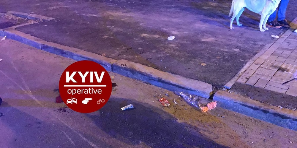 В Киеве мотоциклист сбил людей на пешеходном переходе - 2 - изображение