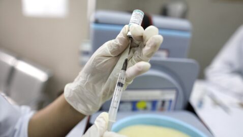 Україна може отримати вакцину від коронавірусу безкоштовно — Ляшко