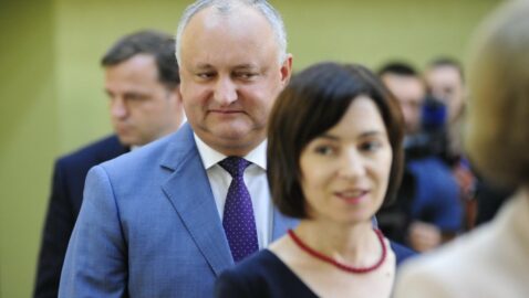 Выборы президента в Молдове: Додон проигрывает Санду в первом туре