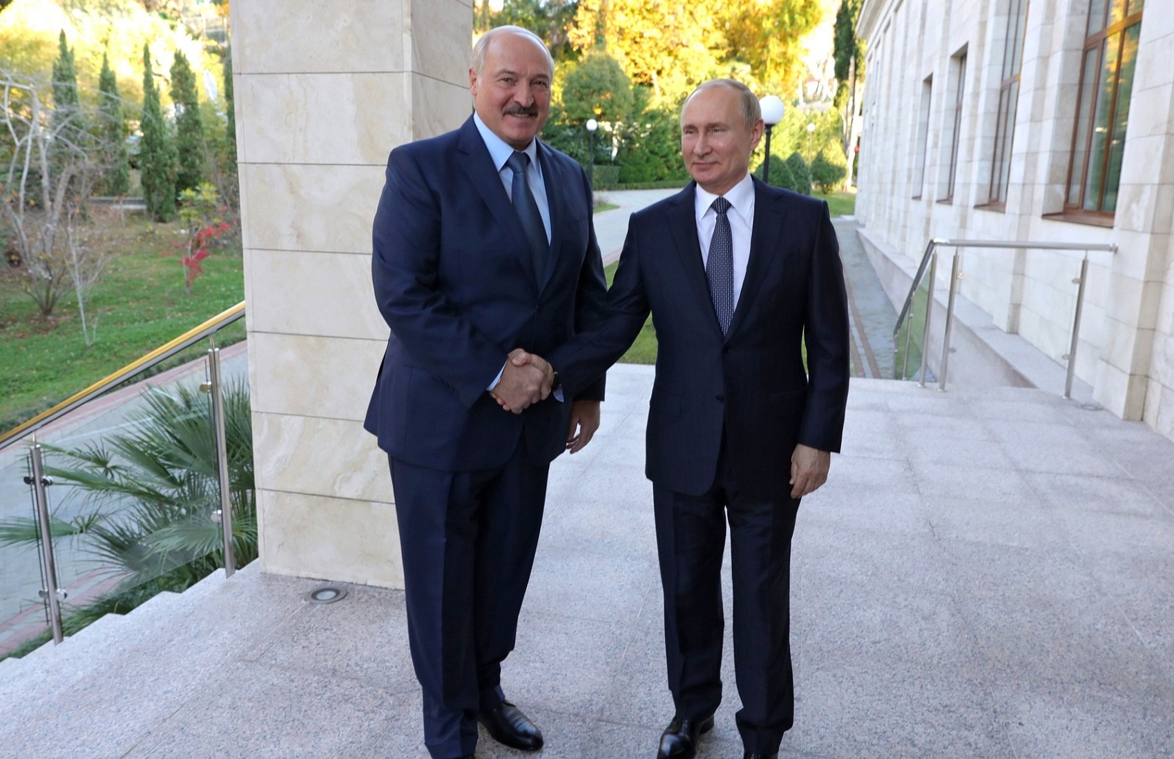 Лукашенко попросив Путіна продати родовище нафти в РФ