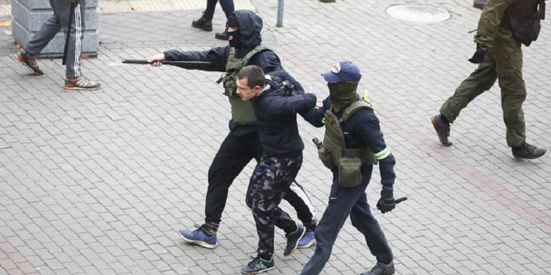 Протесты в Минске: задержаны более 200 человек, слышны выстрелы