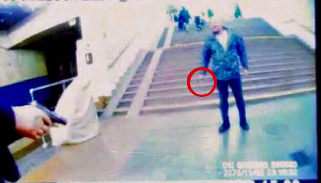 У Києві озброєний чоловік напав у метро на поліцейського через зауваження про відсутність маски