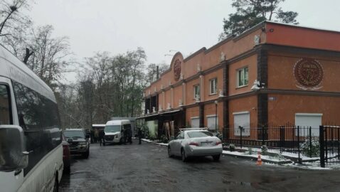 Катафалки массово вывозят умерших от COVID-19 из киевского морга — СМИ