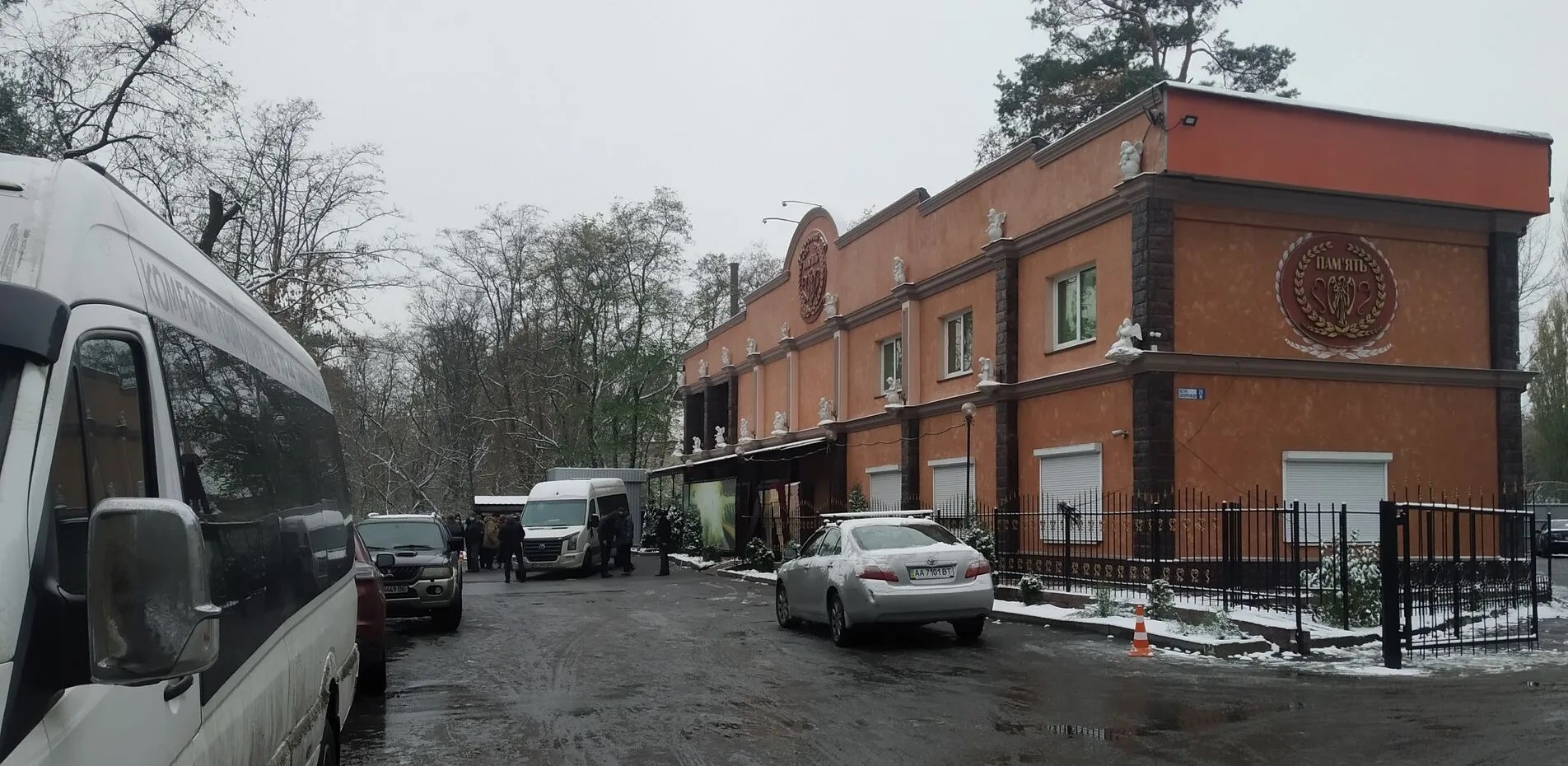 Катафалки массово вывозят умерших от COVID-19 из киевского морга — СМИ