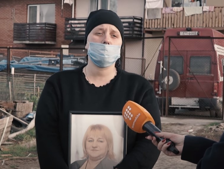 На Киевщине женщина умерла под больницей после отказа в госпитализации (видео)