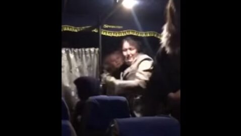 На Волыни в автобусе женщины таскали друг друга за волосы из-за маски (видео)