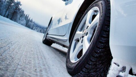 В Украине могут начать штрафовать водителей за летнюю резину зимой