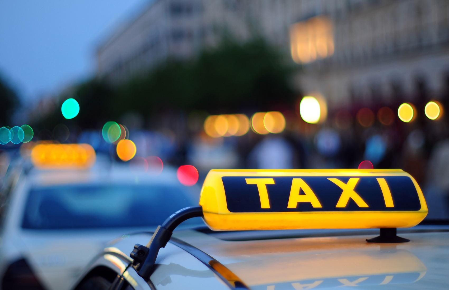Водій таксі заснув за кермом: у ДТП загинула його пасажирка