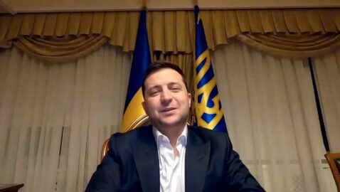 Зеленский поздравил украинцев с Днём Достоинства: Революция для политиков — путь к желаемым креслам