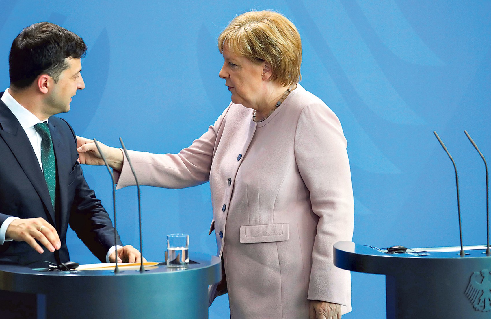 Зеленський попросив у Меркель допомогти з американо-німецькою вакциною