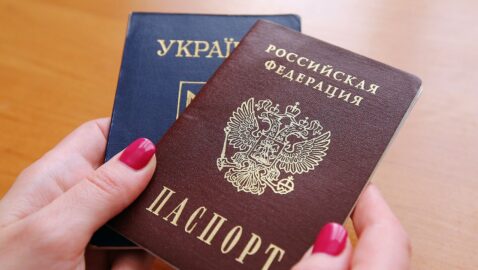 «Документ із сувенірного магазину»: Україна не визнаватиме російські паспорти, видані в Криму