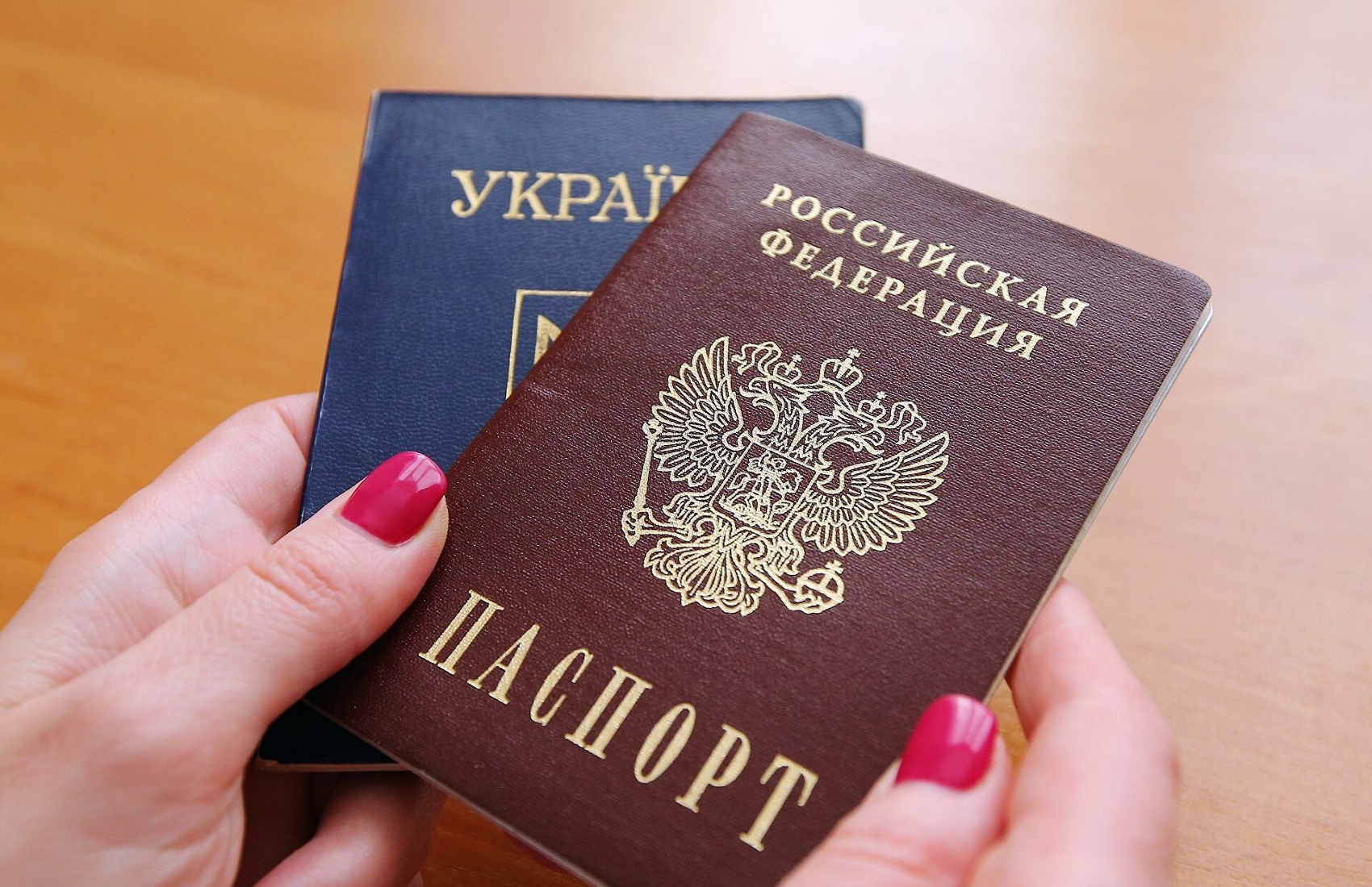 «Документ из сувенирного магазина»: Украина не будет признавать российские паспорта, выданные в Крыму