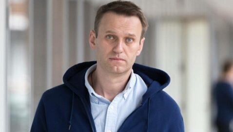 Навальный сообщил, что его допросили в Германии по запросу РФ