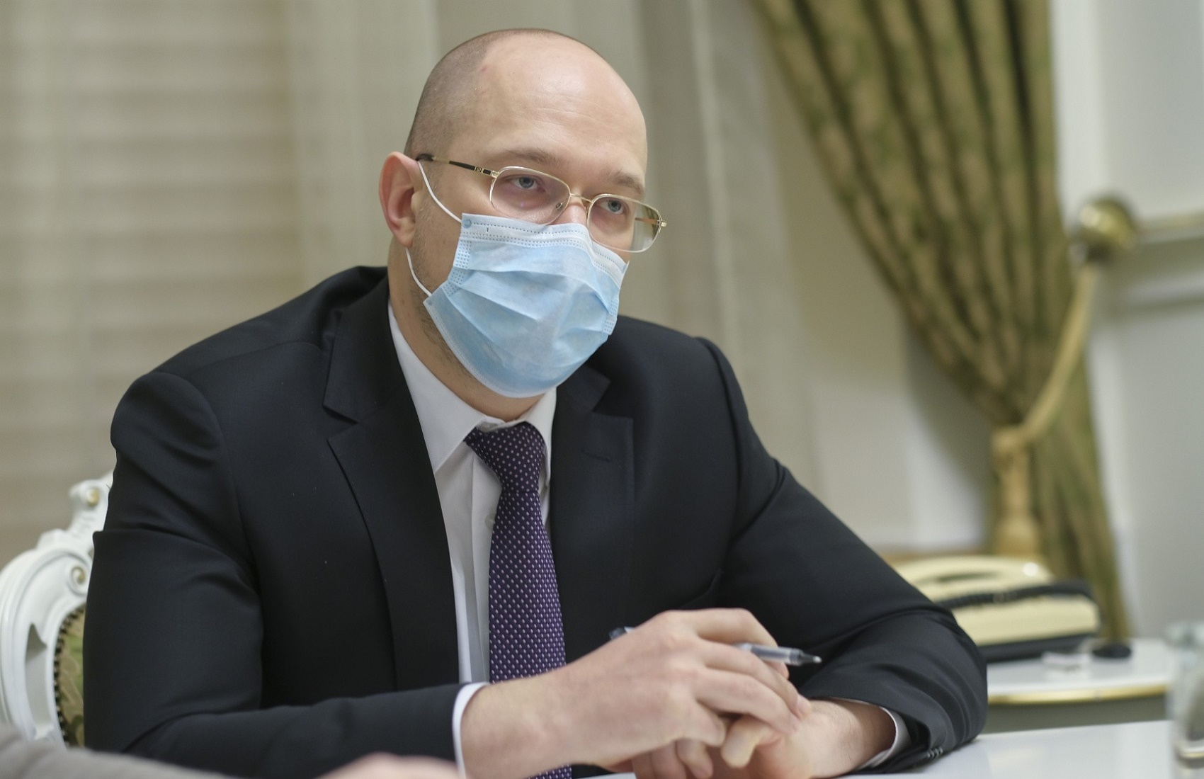 Шмыгаль сравнил медицину в Украине с армией