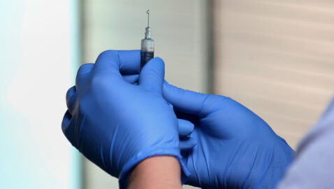 В яку ціну вакцина для народу? Хто і чим пропонує робити щеплення від коронавірусу?
