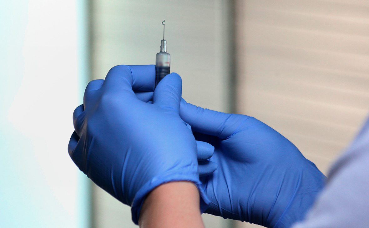 Почем вакцина для народа? Кто и чем предлагает прививаться от коронавируса