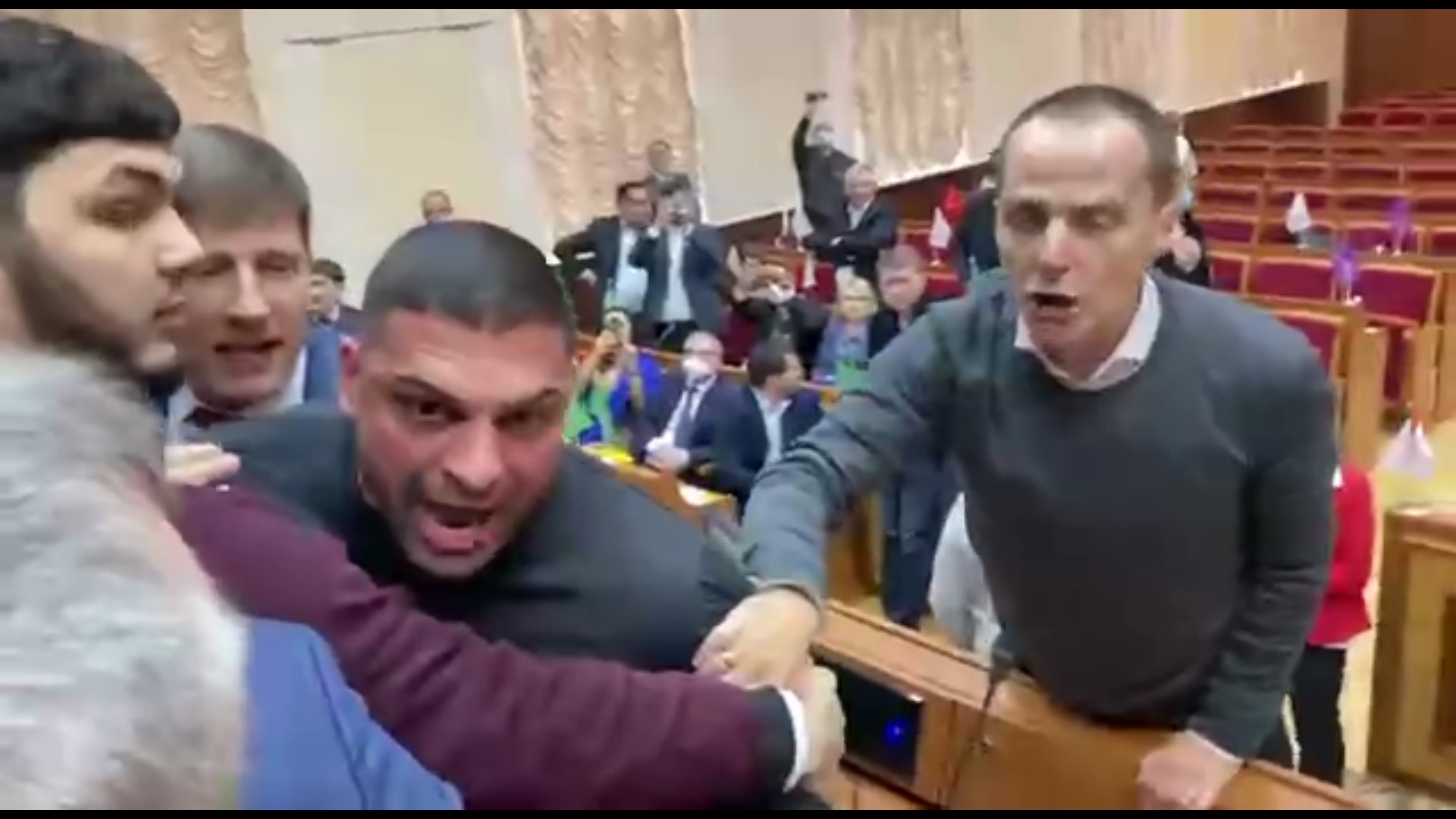 «Уб’ю на*уй»: депутат від «Батьківщини» погрожував розправою колегам (відео)