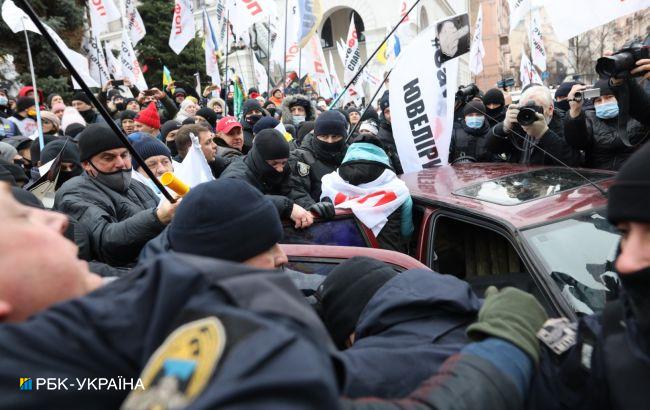 На Майдане произошли столкновения митингующих с полицией - 6 - изображение