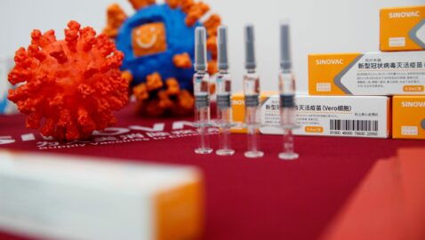 Минздрав заключил договор на поставку китайской вакцины