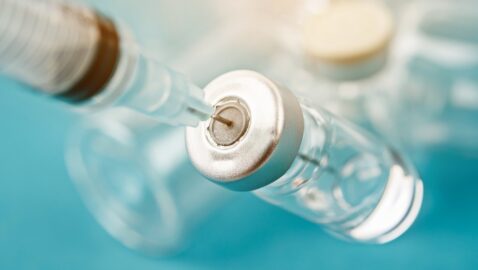 У Німеччині вісім осіб помилково отримали п’ятикратну дозу вакцини від коронавірусу