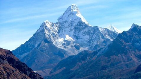 Эверест «вырос» почти на метр