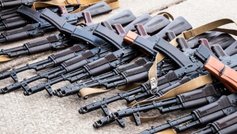 СНБО планирует массово раздать украинцам оружие для хранения дома