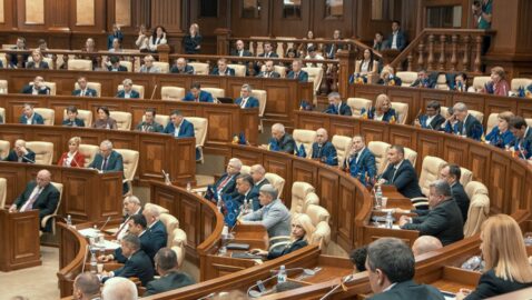 Парламент Молдовы проголосовал за статус русского языка и за возвращение российских телепрограмм