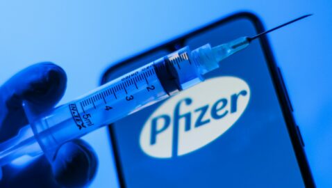 Израильтянин умер после прививки от COVID-19 вакциной Pfizer